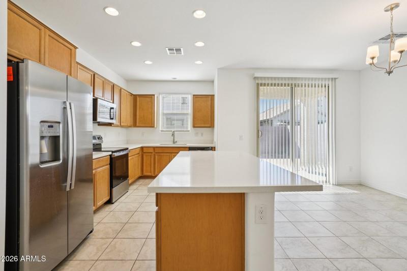 11-web-or-mls-W Vale Dr-S0502-011