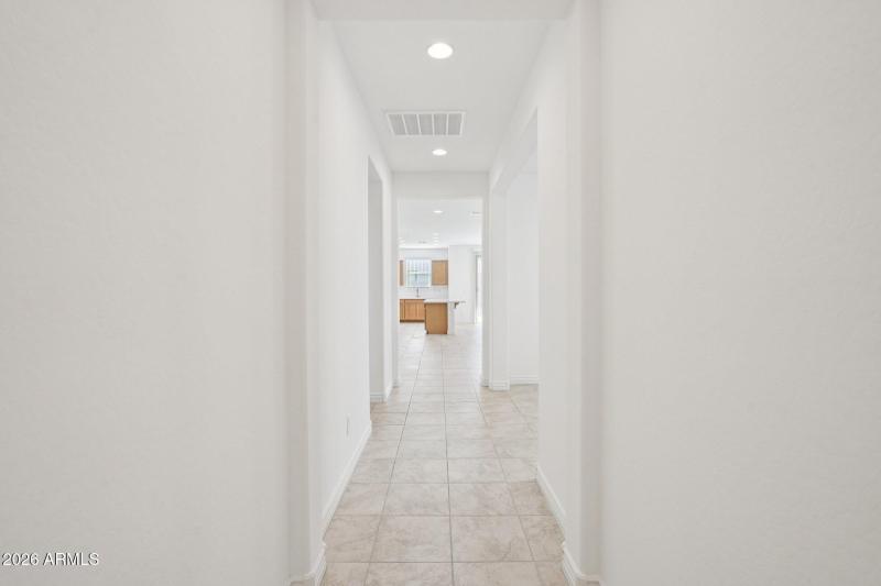 19-web-or-mls-W Vale Dr-S0502-019