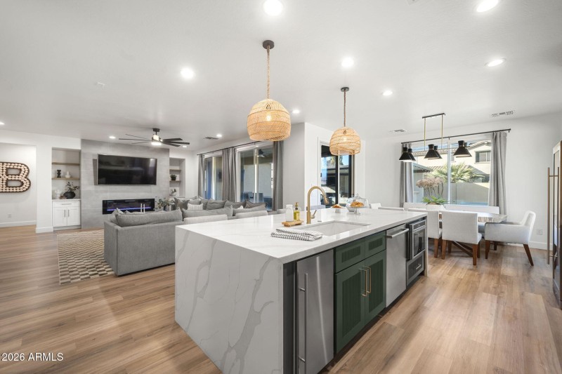 18-web-or-mls-14-w-blue-ridge-way