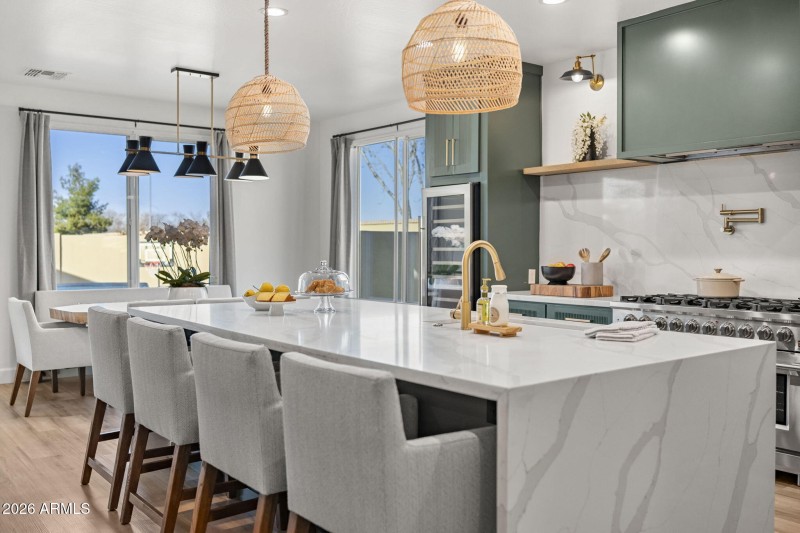 19-web-or-mls-14-w-blue-ridge-way