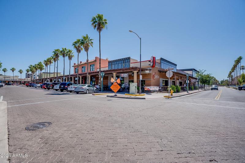 Great restaurants and shopping!