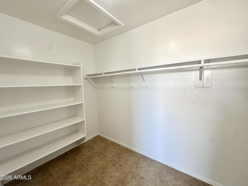 GREAT WALK IN CLOSET