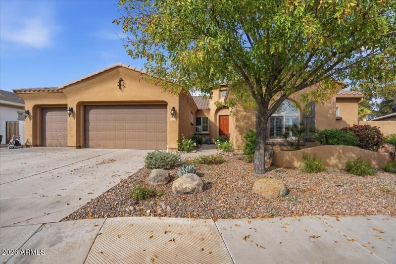 03-3370 E Cherrywood Pl_RedHogMedia