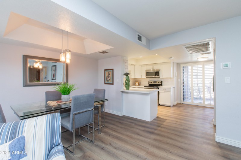 Formal Dining & Eat-In Kitchen