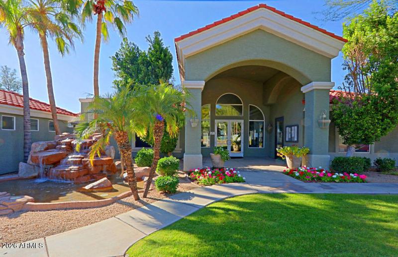 TheSprings-ClubhouseEntrance