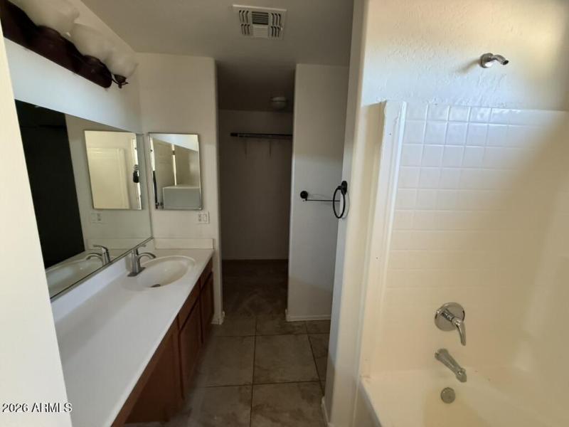 79F0D928-DB05-4B6C-AC48-E8B821B609F9_1_1