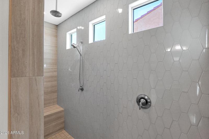 27-web-or-mls-P1448781