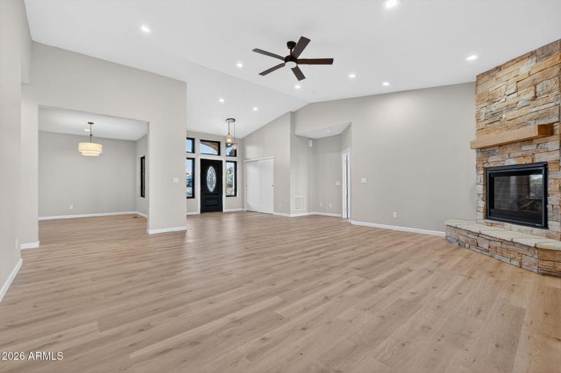 6-web-or-mls-2108-lakewood-dr