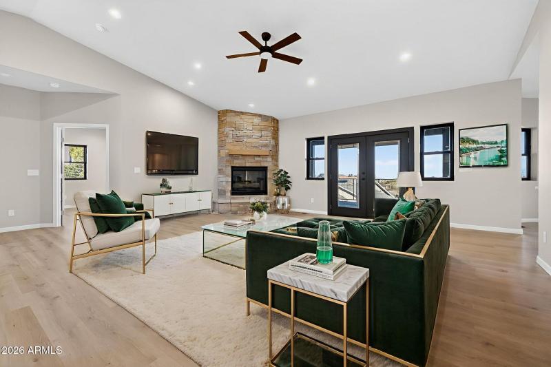 10-web-or-mls-2108-lakewood-dr