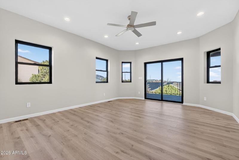 11-web-or-mls-2108-lakewood-dr