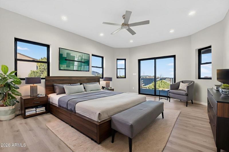 12-web-or-mls-2108-lakewood-dr