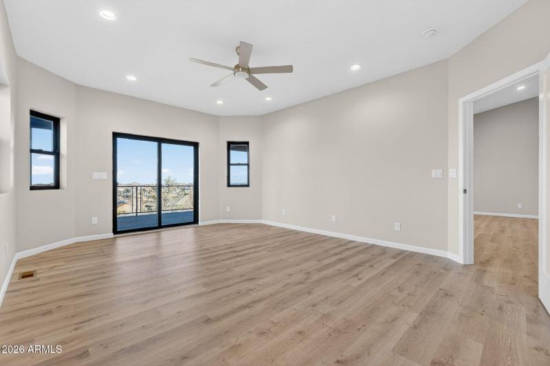 13-web-or-mls-2108-lakewood-dr