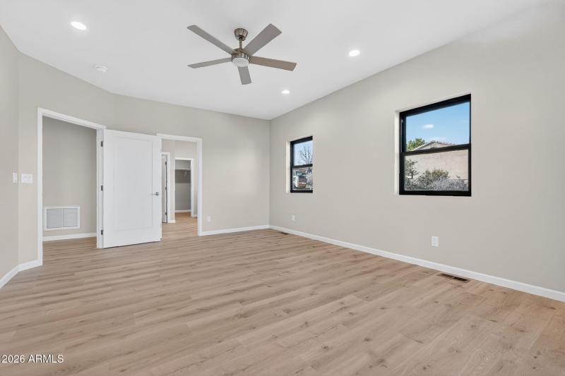 14-web-or-mls-2108-lakewood-dr