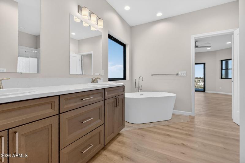 18-web-or-mls-2108-lakewood-dr