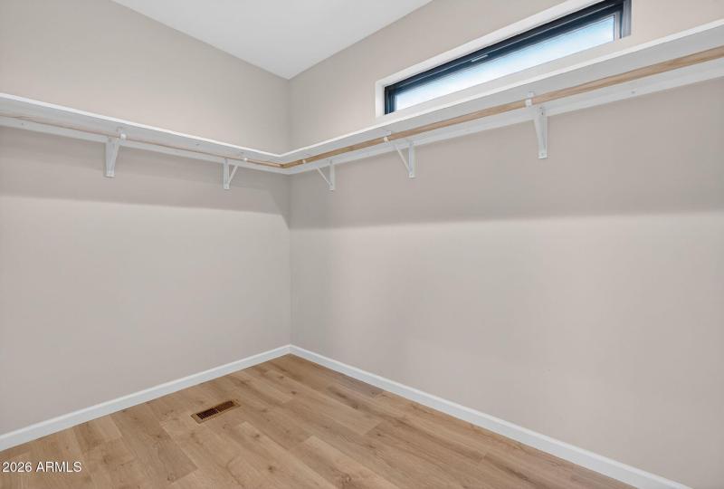 19-web-or-mls-2108-lakewood-dr