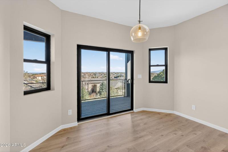 20-web-or-mls-2108-lakewood-dr