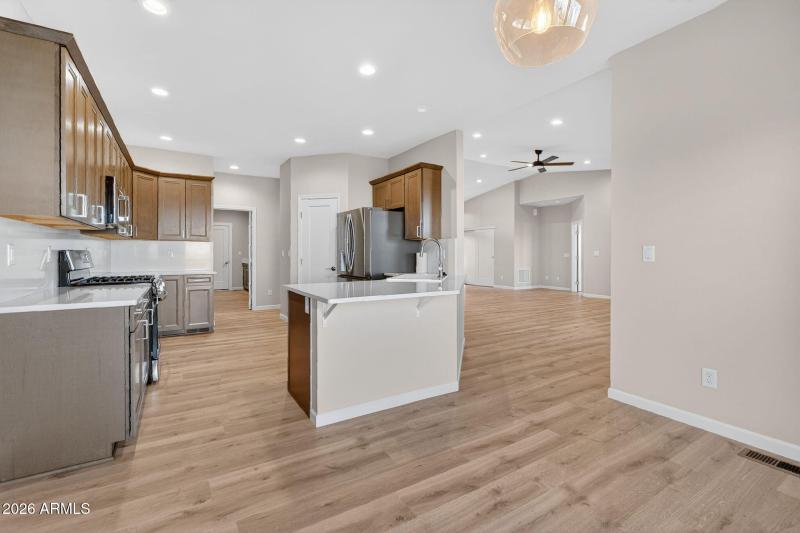 22-web-or-mls-2108-lakewood-dr