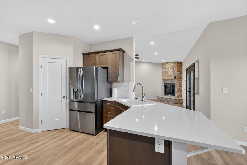 23-web-or-mls-2108-lakewood-dr