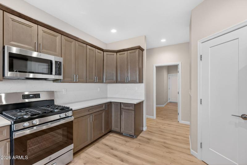 24-web-or-mls-2108-lakewood-dr