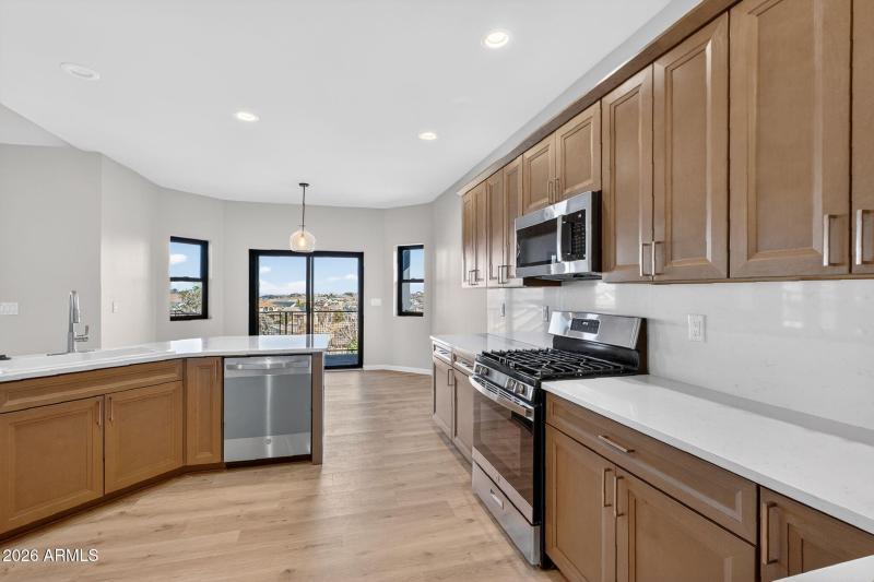 25-web-or-mls-2108-lakewood-dr