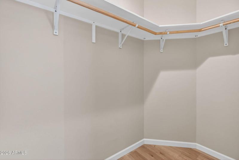 33-web-or-mls-2108-lakewood-dr