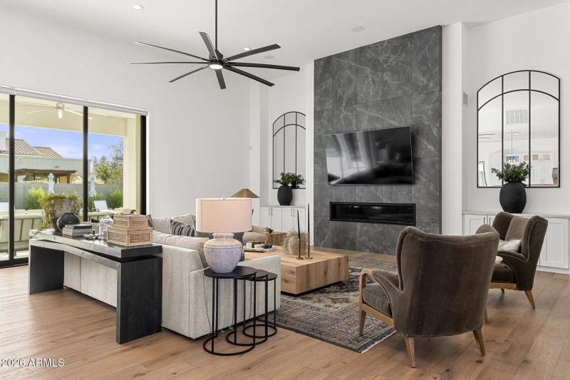 7-web-or-mls-4305-e-virgo-pl