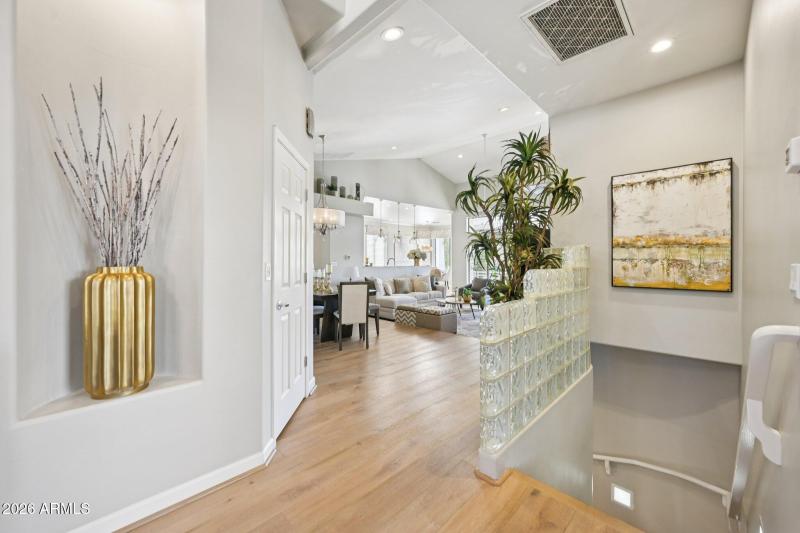 10-web-or-mls-N 56th Ave-S0502-010