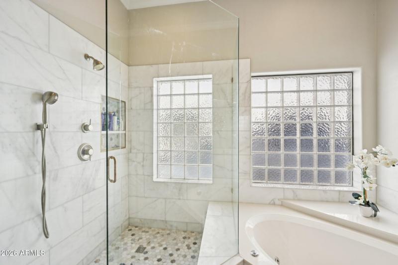 38-web-or-mls-N 56th Ave-S0502-038