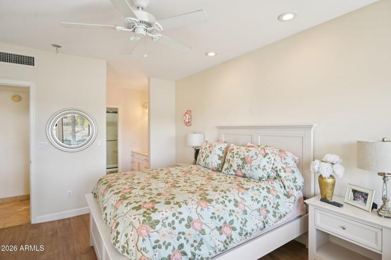 49-web-or-mls-N 56th Ave-S0502-049