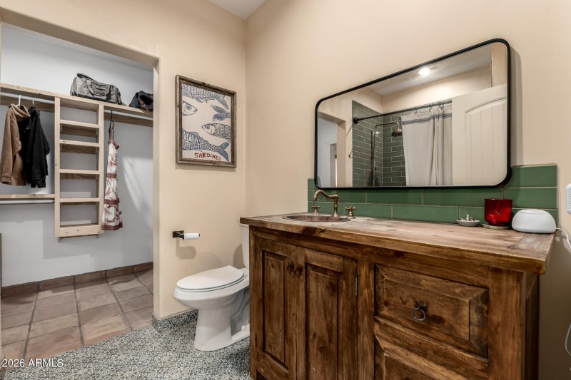 detached guest 4 bathroom