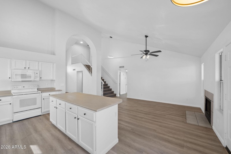 011__1405 N Jamaica Way