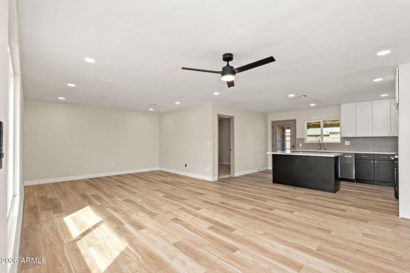 3556 E Helena Dr - 04