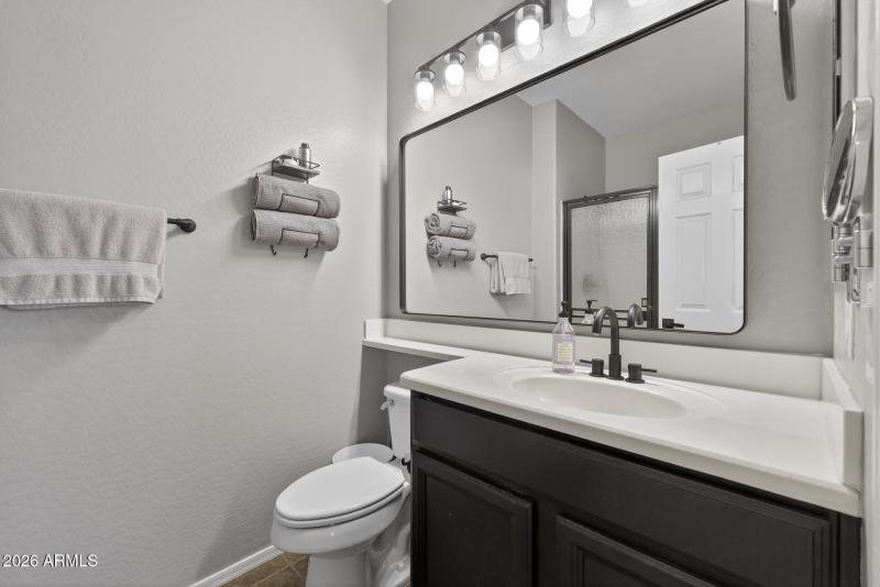 21)PRIMARY BATH