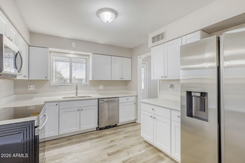864 N 62nd St - Web Quality - 013 - 13 K