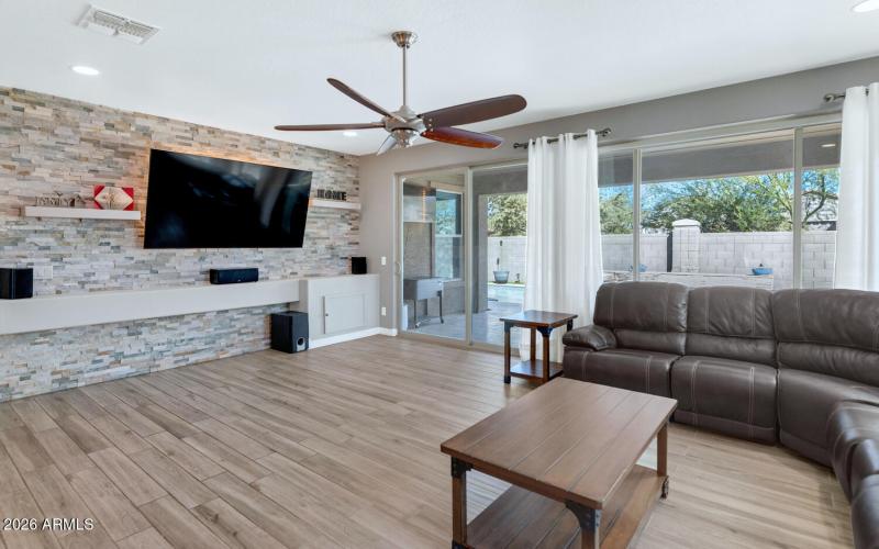 17012 W Sand Hills Rd-large-015-026-1701