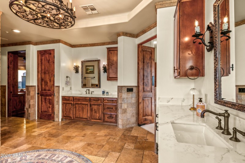 029_Spacious Primary Bath