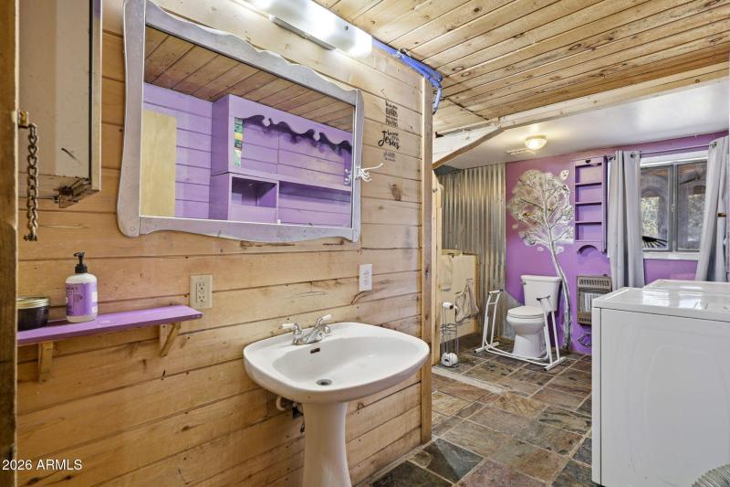 1ST BATHROOM 1