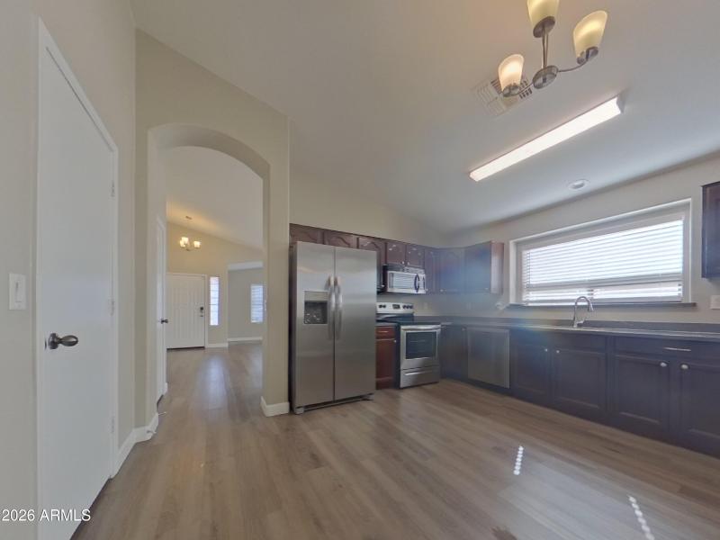 6_pc_i9TqgLMNJH_N7EtBTRLpn_layout_0