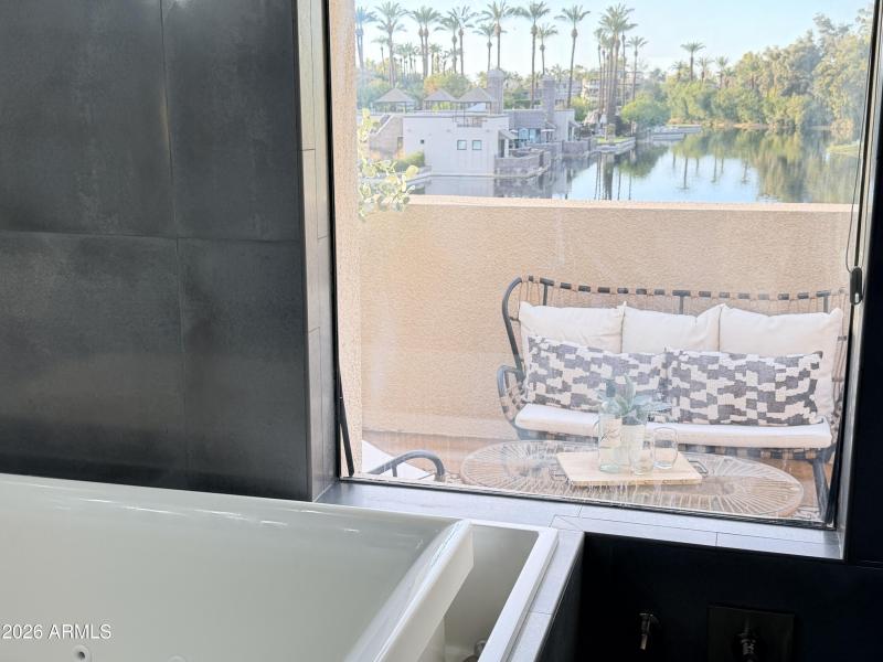 38582081-6415-46D9-85C0-685B1D64049D