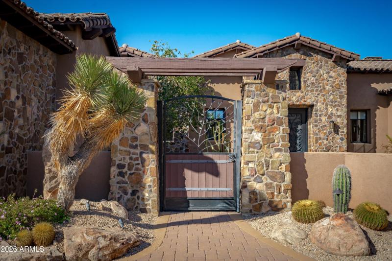096-Entry Courtyard