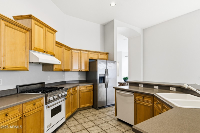 1695 E Monterey St-18