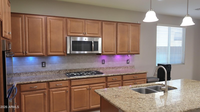 Granite Kitchen with Gas Cooktop