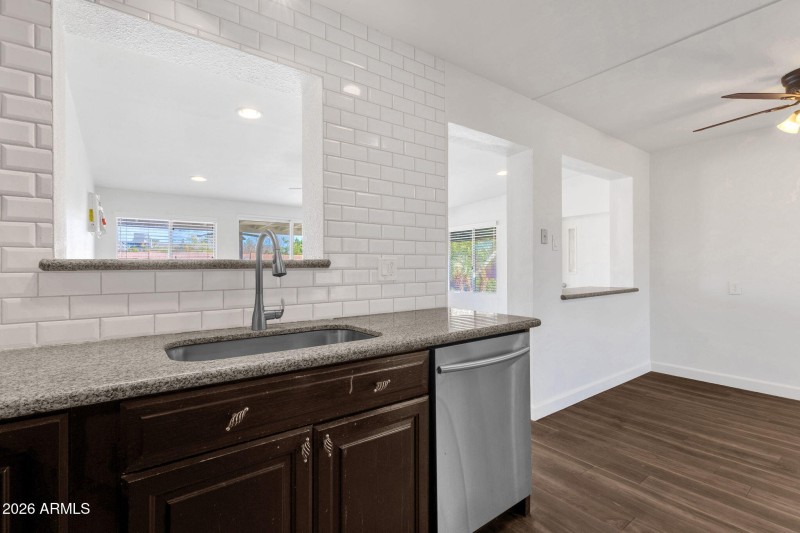 Undermount sink, granite countertops