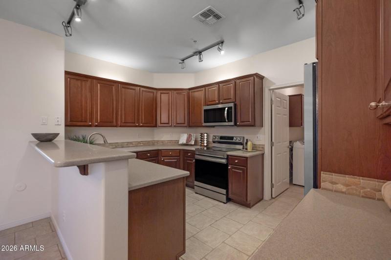 Upgraded cabinets, newer SS appliances