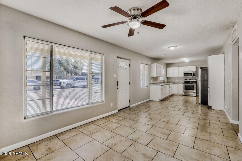 6132 N 35th Dr - Web Quality - 007 - 07