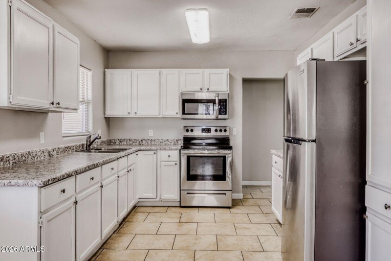 6132 N 35th Dr - Web Quality - 010 - 10