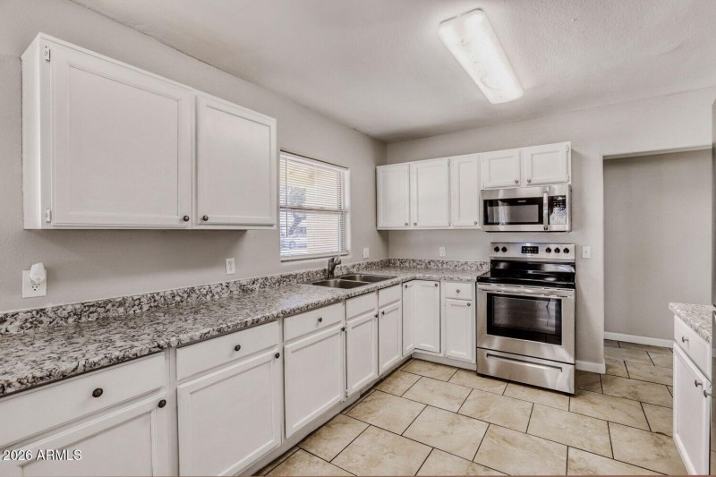 6132 N 35th Dr - Web Quality - 011 - 11