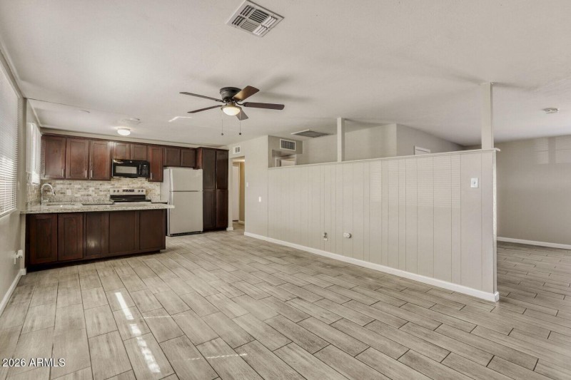 2952 N 53rd Dr - Web Quality - 006 - 06