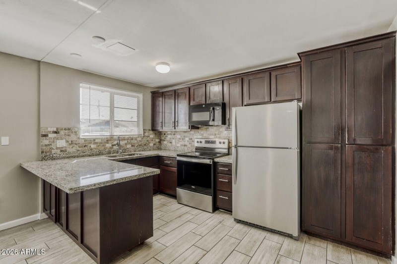 2952 N 53rd Dr - Web Quality - 010 - 10