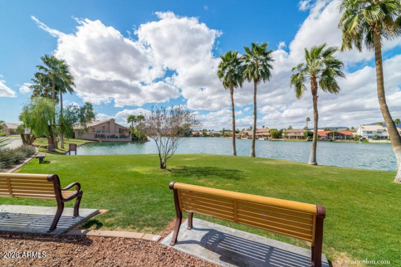 Lakewood HOA Greenbelt & Lake